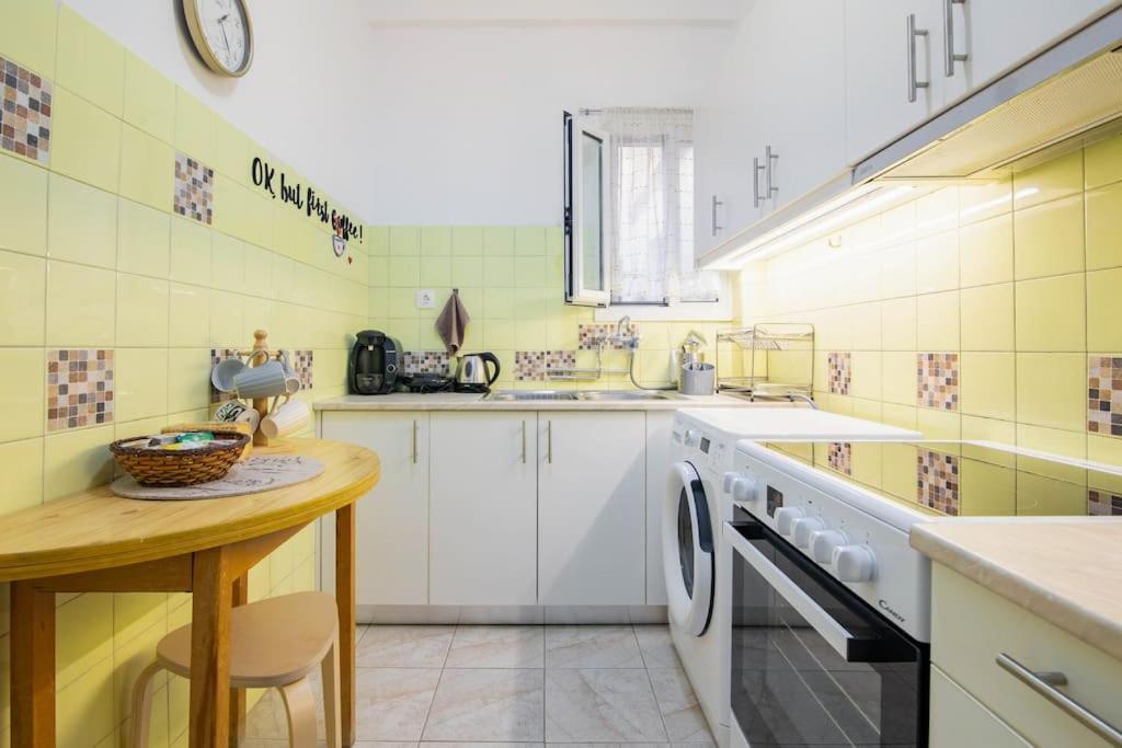 Your Perfect Place 1Min From Kato Patissia Station -100Mbps Athens Luaran gambar